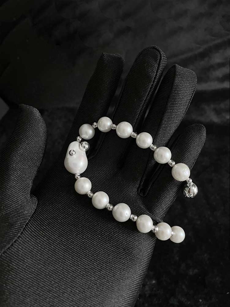 Pearl bracelet in the making