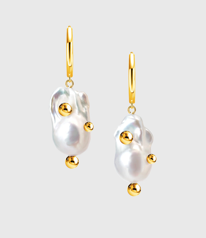 Helmia pearl earrings in gold