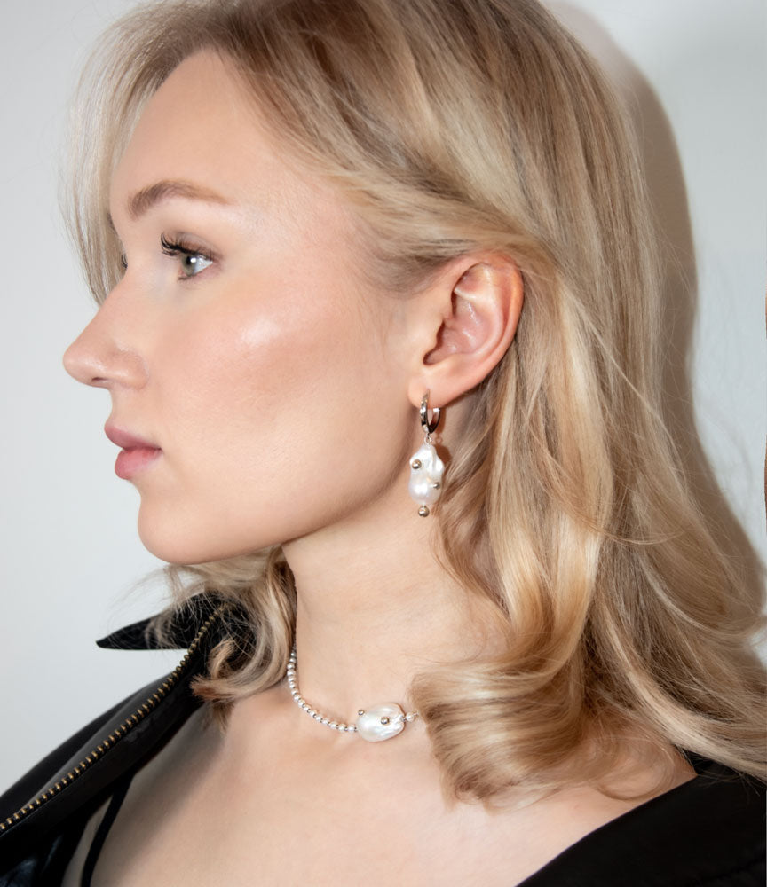 Pearl jewelry set in silver