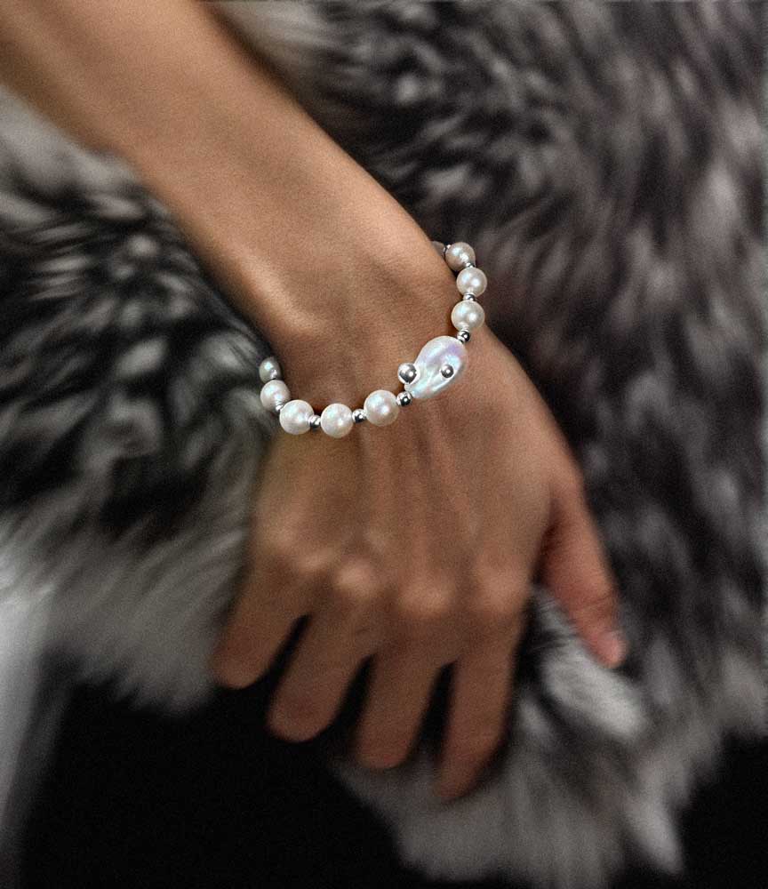 Helmia pearl bracelet