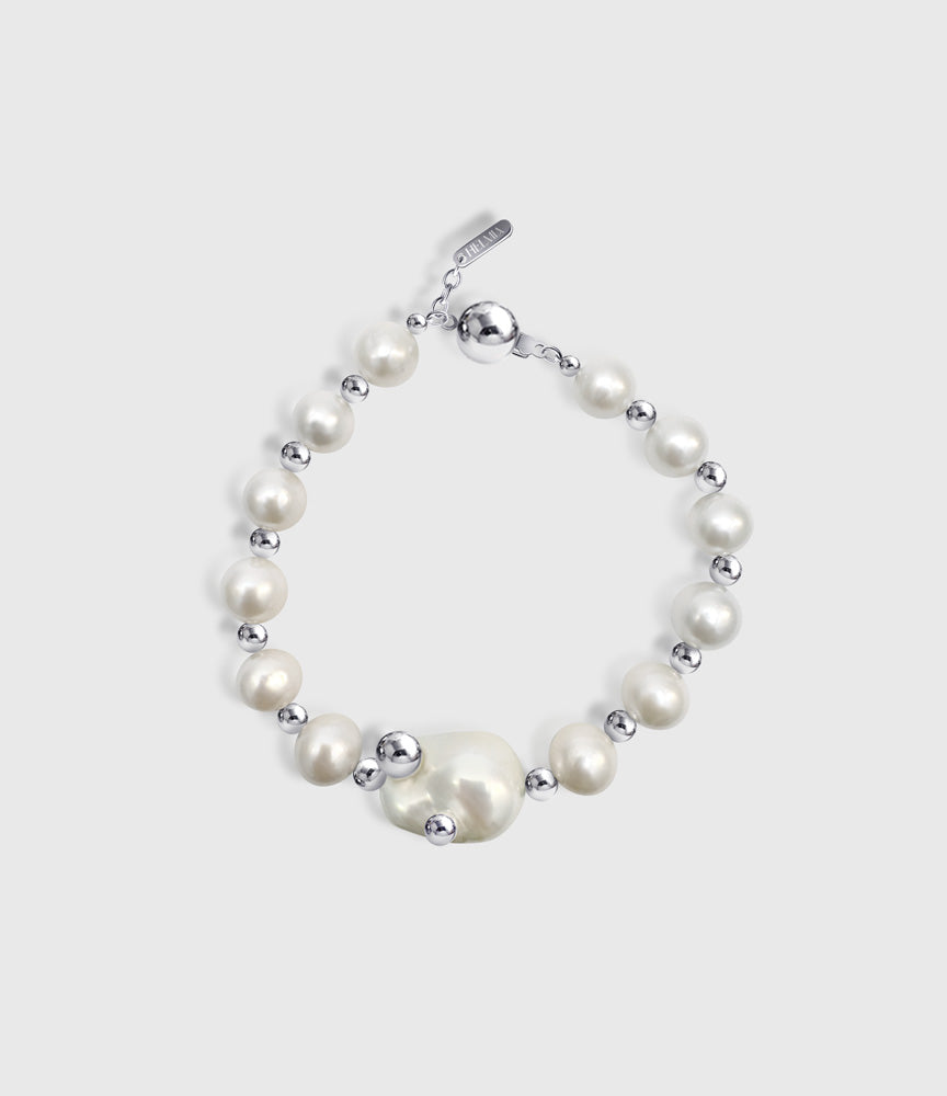 Helmia Orbita pearl bracelet